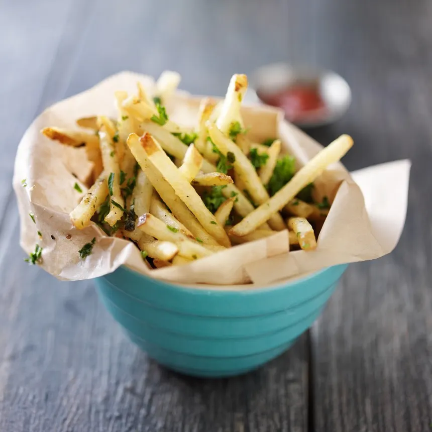 Maîtrisez l'art de frire des pommes paille : la technique du chef en une cuisson