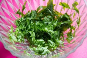Chiffonnade d'oseille : la technique infaillible pour un résultat parfait