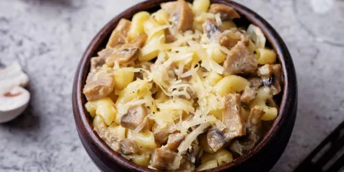 La Farce à gratin : L'Art du Pâté Chaud et des Garnitures d'Exception