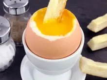 Préparez des Œufs à la coque parfaits en 3 minutes avec notre recette infaillible
