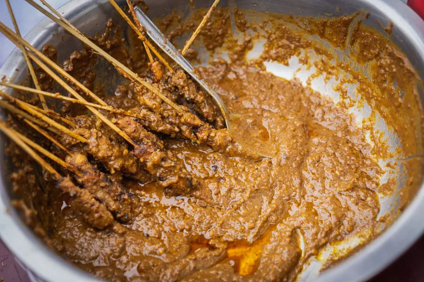 Recette de sauce satay : accompagnement parfait pour viandes grillées