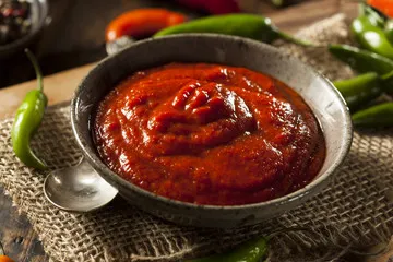 Recette de Sauce Sriracha au Piment Jalapeno