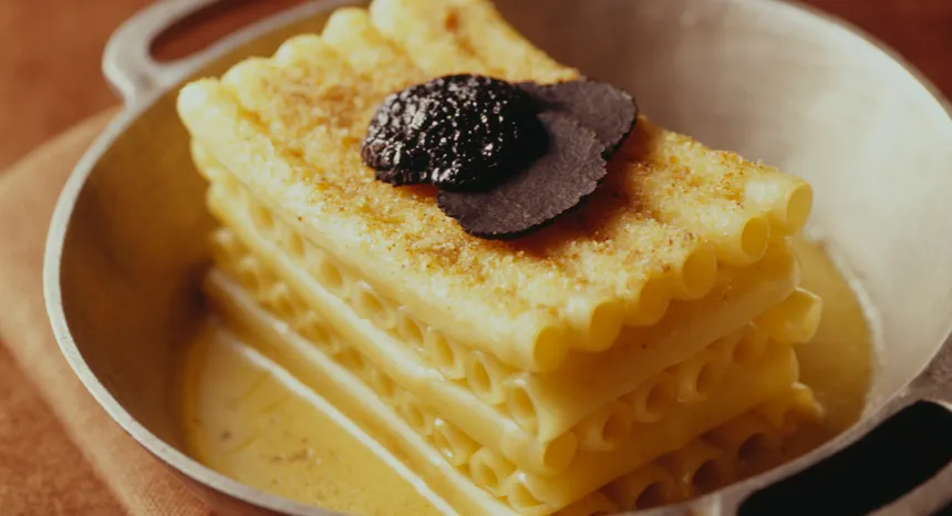 Gratin de macaroni aux truffes et foie gras : La recette mythique de Joël Robuchon