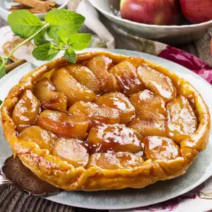 Tatin de pommes au miel : recette bretonne caramélisée
