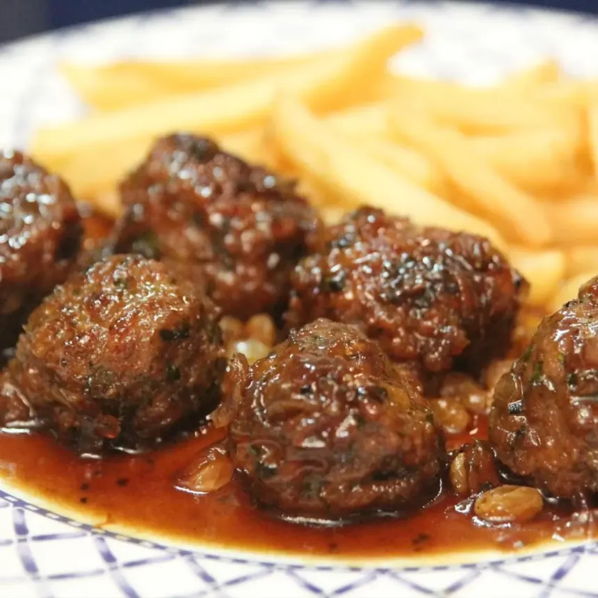 Boulettes liégeoises : La recette authentique à la sauce sirop de Liège