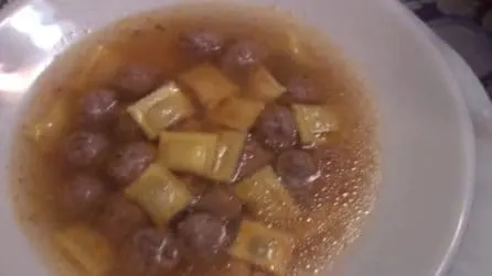 Soupe à la viande Brodo con polpettine di carne