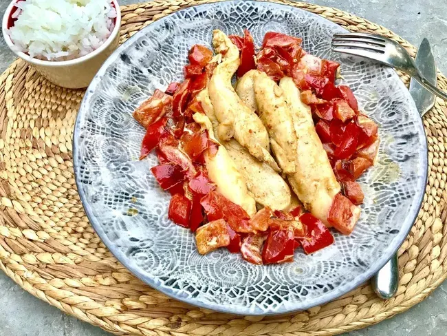 Poulet Crème Poivrons : Une Recette Onctueuse au Goût Méditerranéen