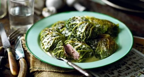 Chou farci aux champignons et à la viande