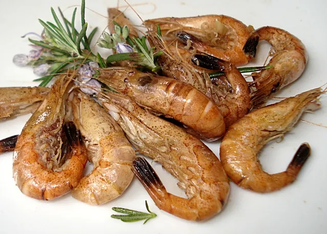 Crevettes grises sautées