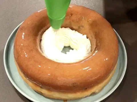 Le Savarin, un gâteau qui régale les sens avec le Mot-Clé