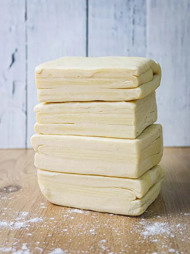Pâte Feuilletée au Beurre Parfaite : 6 Tours pour une Recette Inoubliable