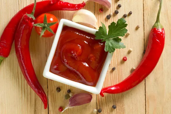 Maîtrisez la Sauce Piquante Maison : 7 Secrets d'Expert pour un Goût Incroyable