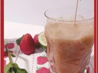 Jus Printanier maison : 1 recette rafraîchissante fraise et rhubarbe